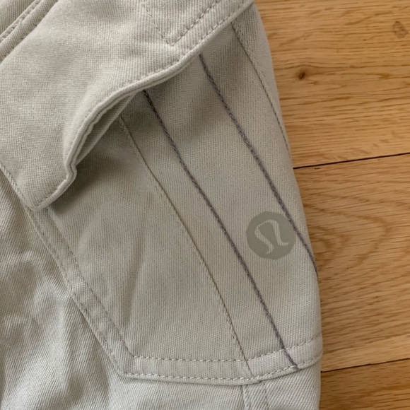 Lululemon cargo shorts size 30 - Picture 3 of 5